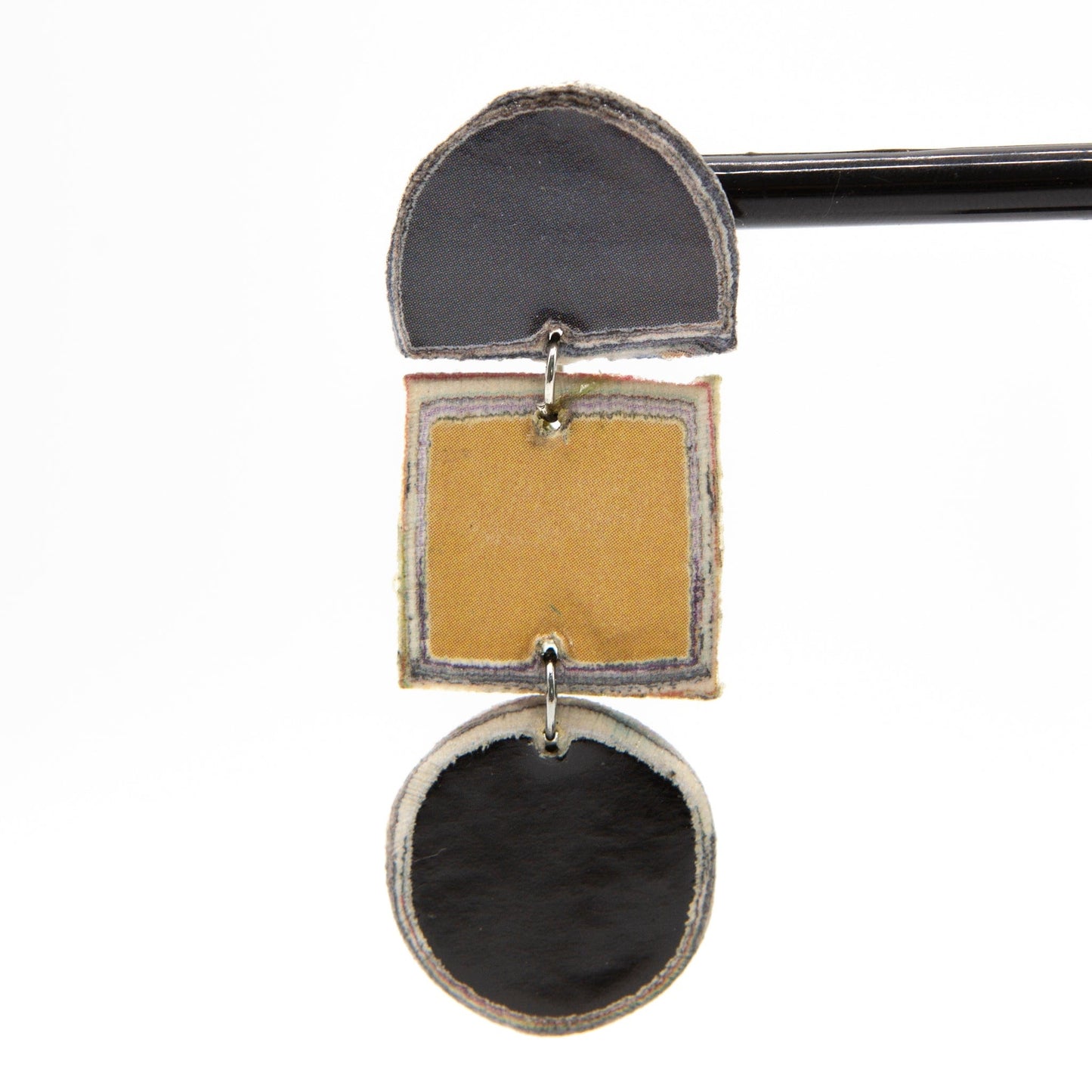 BEVERLY SMART EI Pendantes Fauve/gris/noir Boucles d’oreilles LINDEWE – Boucles géométriques en papier recyclé