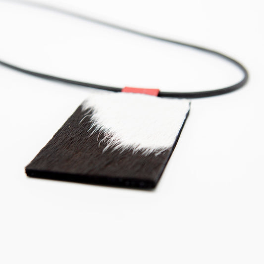 BEVERLY SMART EI pendentifs Noir et blanc Pendentifs Graphiques en Cuir – Fait Main à partir de Chutes