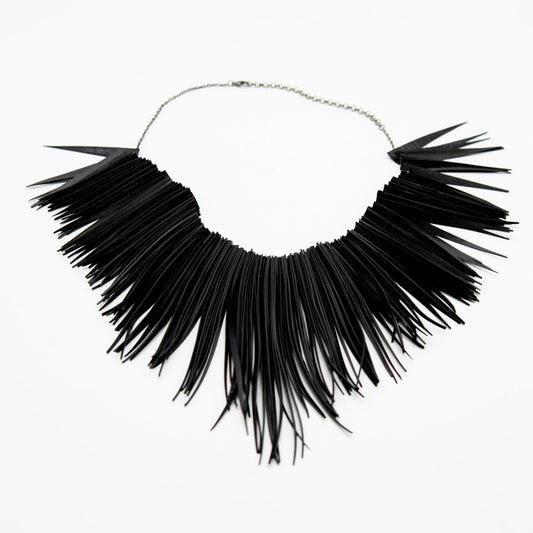 BEVERLY SMART EI Princesa Collier à Franges Noires – Mode Durable en Chambre à Air Recyclée, Élégance Discrète