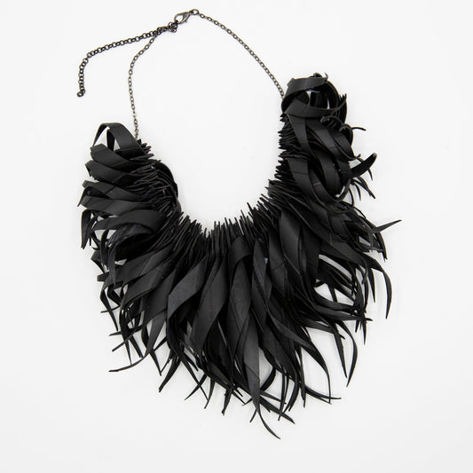 BEVERLY SMART EI Princesa Collier Noir Audacieux en Caoutchouc Recyclé