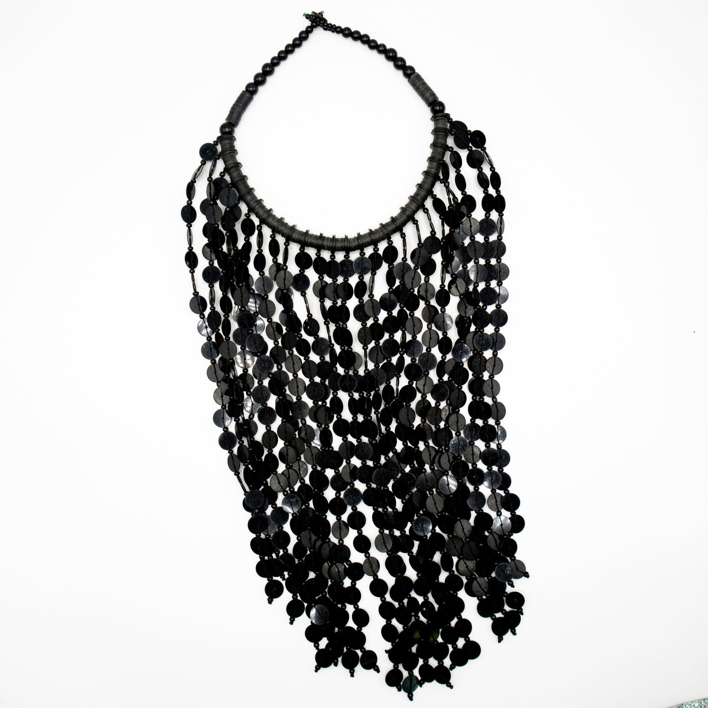 BEVERLY SMART Necklaces Collier plastron en cascade de discs en vinyl recyclé