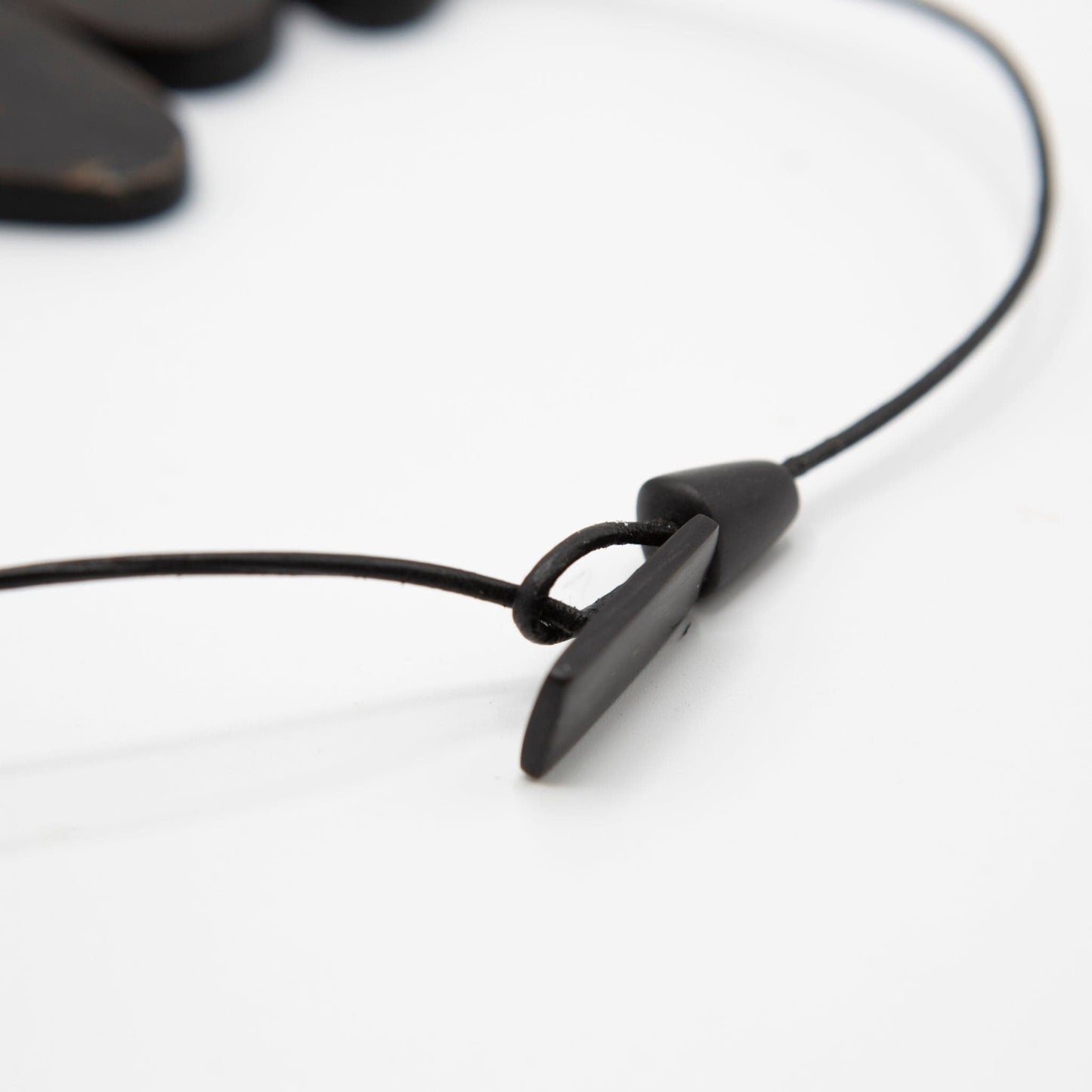 BEVERLY SMART Princesa Collier en Corne Satinée – Bijou Artisanal Fait Main au Mozambique