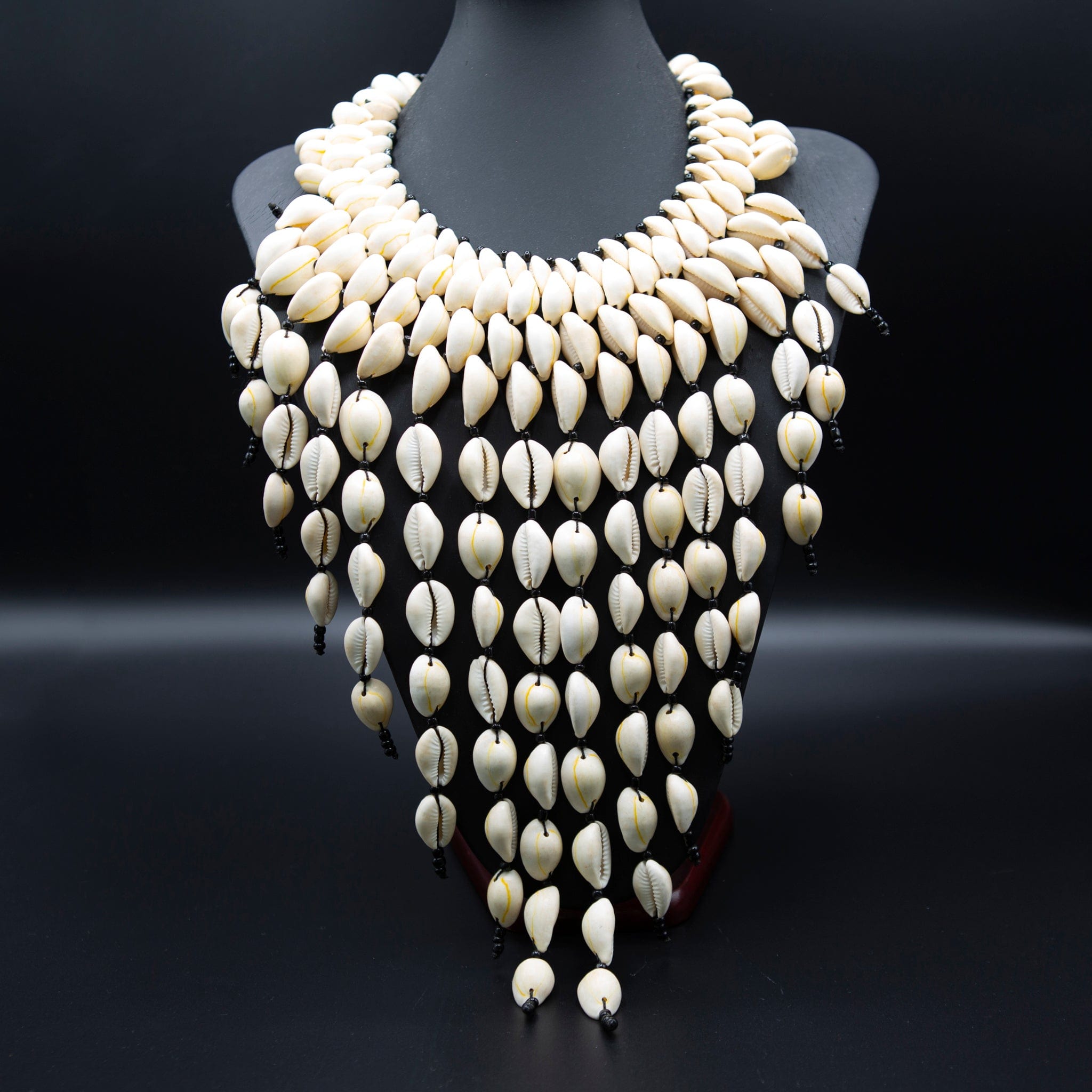 Collier Plastron En Coquillages Caouri Bijou Ethnique Artisanal Insp collier-plastron-en-coquillages-caouri-bijou-ethnique-artisanal-insp