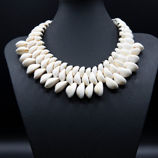 BEVERLY SMART Ras du cou Collier Ras-du-Cou en Coquillages Caouri – Bijou Éthique et Minimaliste Inspiré de l’Afrique