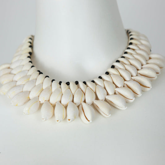 BEVERLY SMART Ras du cou Collier Ras-du-Cou en Coquillages Caouri – Bijou Éthique et Minimaliste Inspiré de l’Afrique