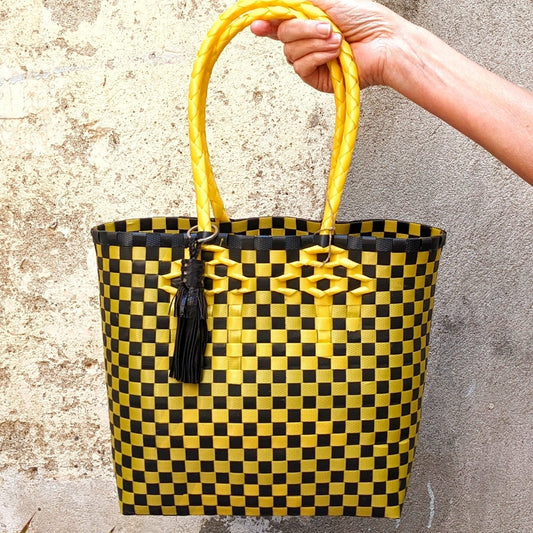 BEVERLY SMART Sacs Jaune & Blanc / Damier Sac à main tissé à la main en sangle plastique recyclée