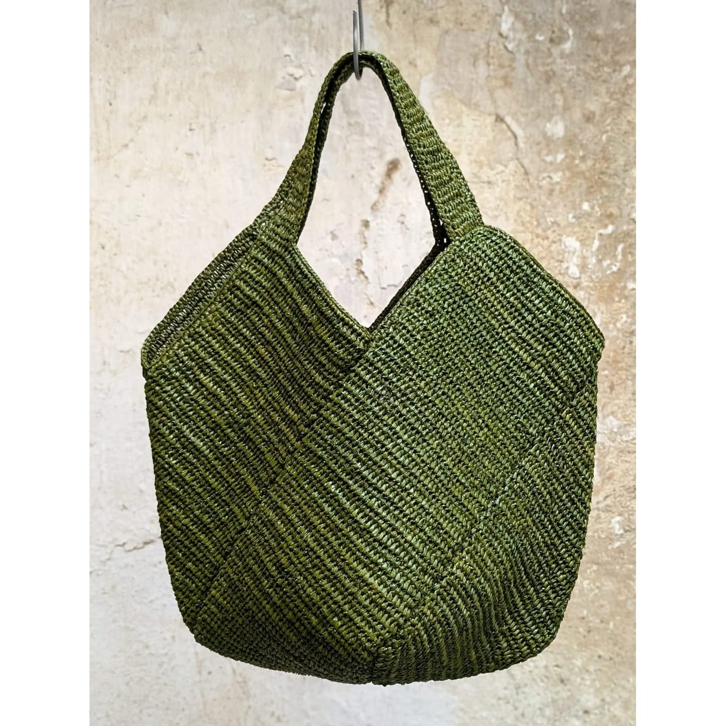 BEVERLY SMART Vert olive Sac en Rafia Crocheté à la Main – Élégance Artisanale de Madagascar