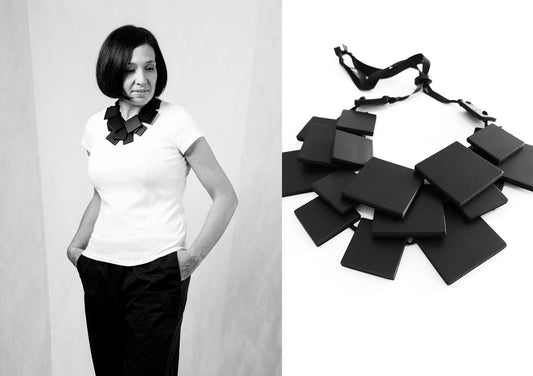 BEVERLY SMART Necklaces Noir mat/verni Collier square en cuir empilé