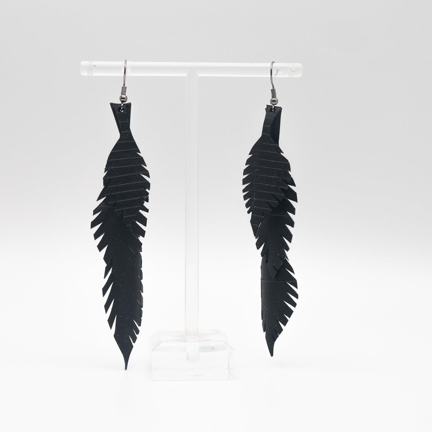 Leaf earrings in recycled rubber inner tube – BEVERLY SMART EI