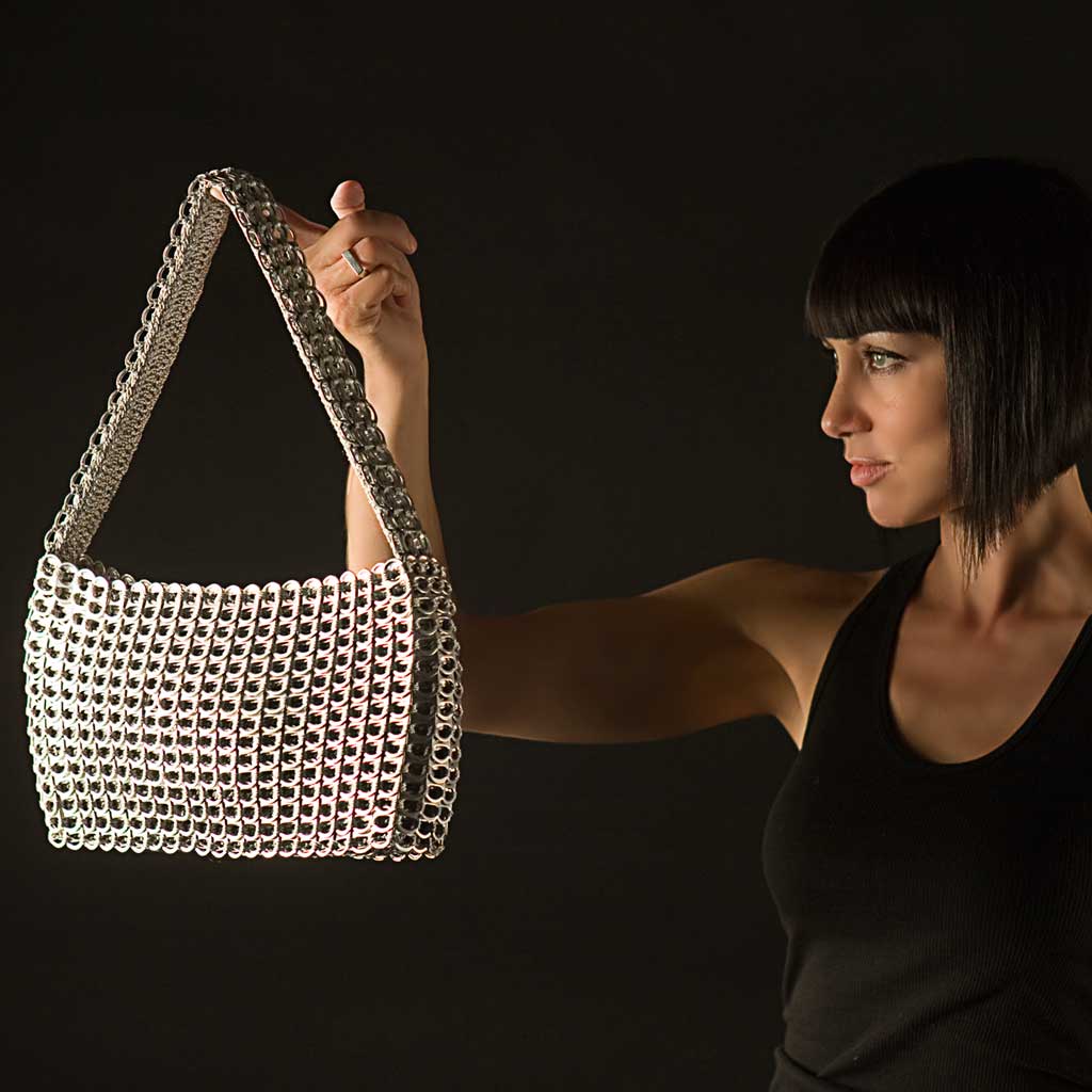 Aluminium recycled can tab handbag – BEVERLY SMART EI