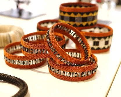 BEVERLY SMART Bangle Bracelet en fil de cuivre tressé et perles d’hématite