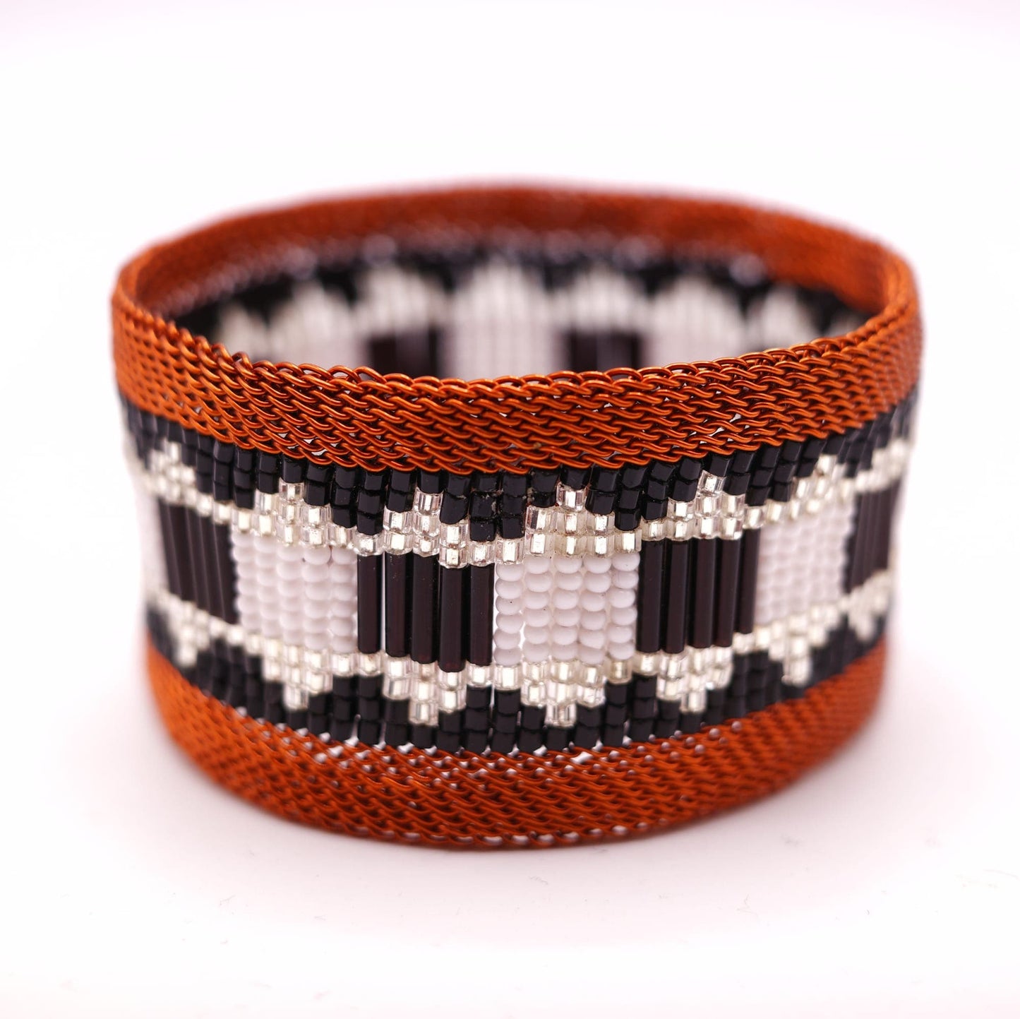 BEVERLY SMART Bangle Bracelet en fil de cuivre tressé et perles ornées