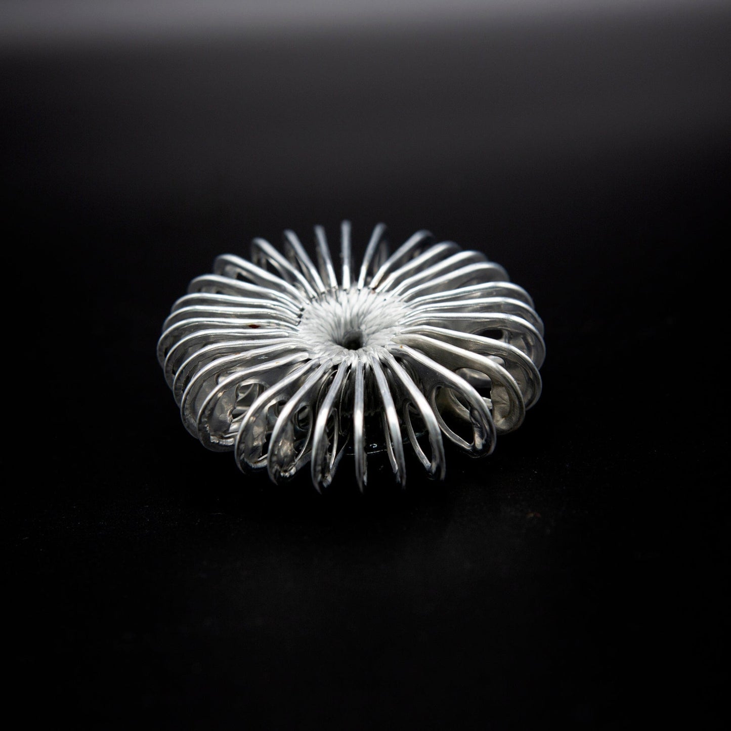 BEVERLY SMART Broche Broche en languettes de canette recyclées