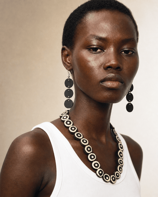 BEVERLY SMART EI Pendantes Noir Boucles d’Oreilles Disques en Caoutchouc Recyclé – Légères et Audacieuses
