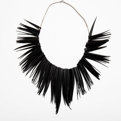 BEVERLY SMART EI Princesa Collier à Franges Noires – Mode Durable en Chambre à Air Recyclée, Élégance Discrète