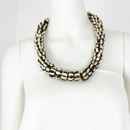 BEVERLY SMART EI Princesa Collier en perles d’os batik – fait main au Kenya
