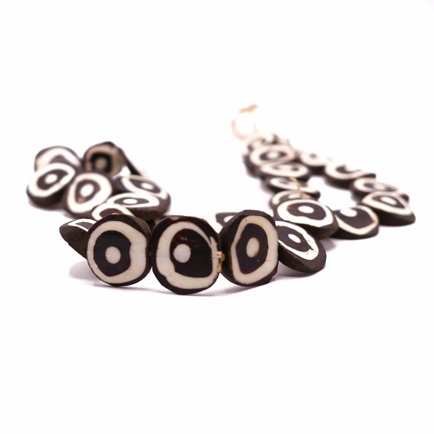 BEVERLY SMART EI Princesa Oeil Collier en perles plates d’os artisanal