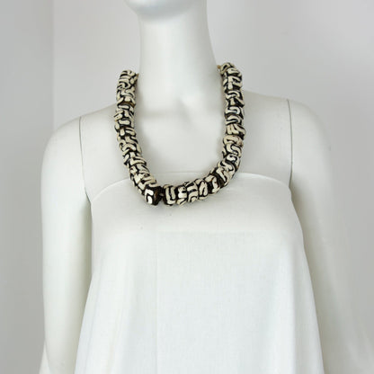 BEVERLY SMART EI Princesa Torsade Collier en perles d’os batik – fait main au Kenya