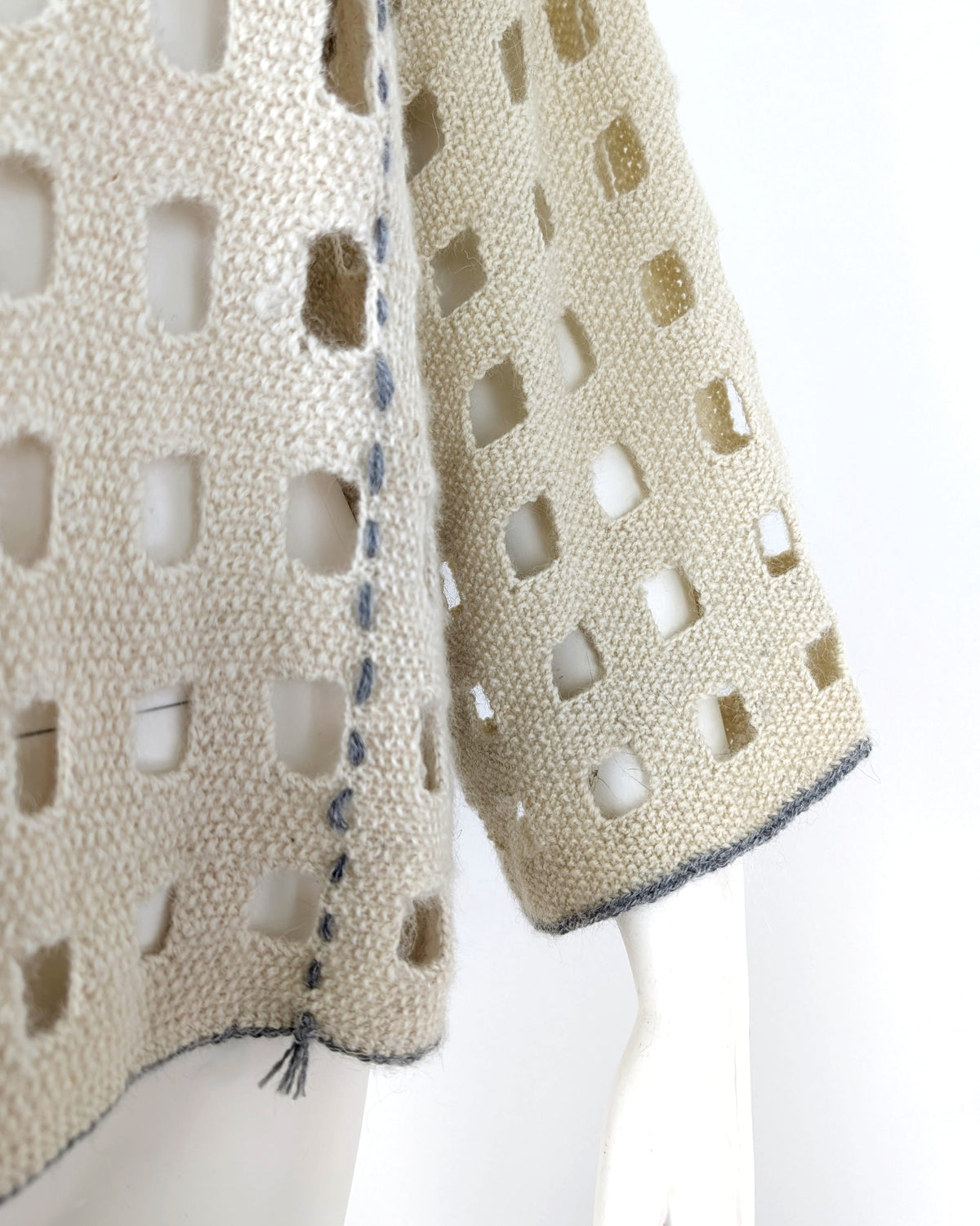 BEVERLY SMART EI tricots Pull grille, crème surpiqué gris, n° 6
