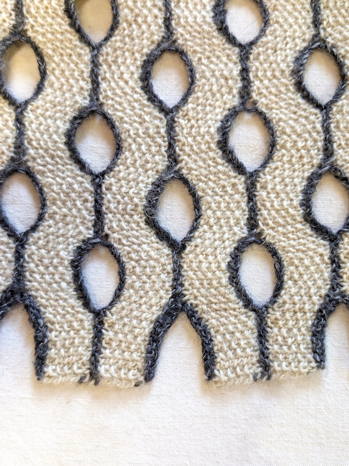 BEVERLY SMART EI tricots The Eyeliner Sweater Pattern