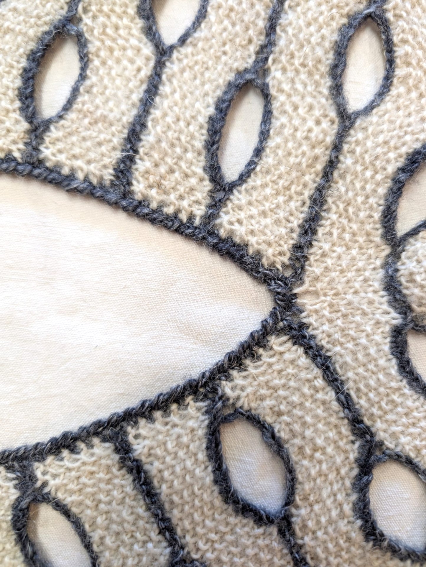 BEVERLY SMART EI tricots The Eyeliner Sweater Pattern