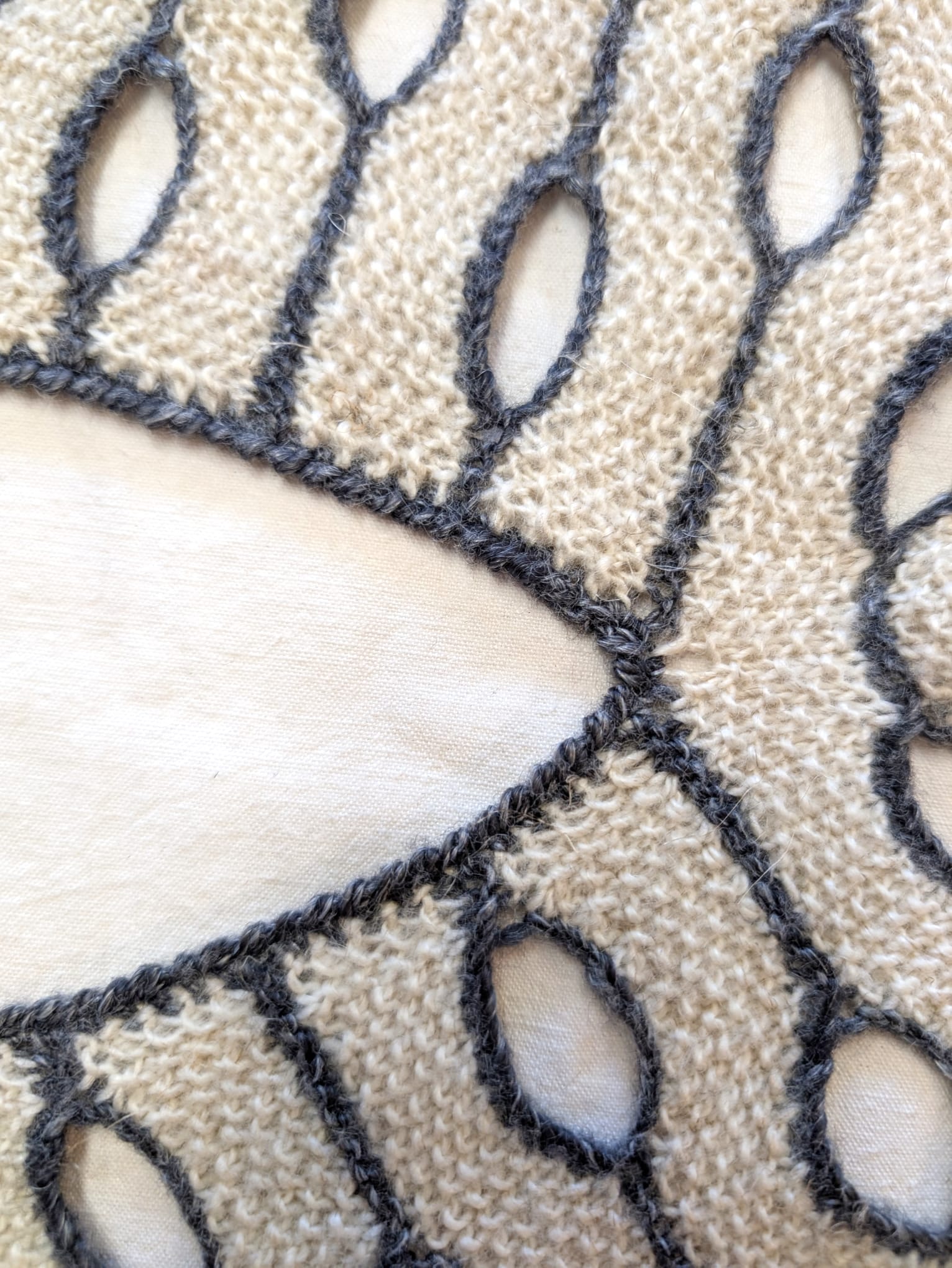 BEVERLY SMART EI tricots The Eyeliner Sweater Pattern