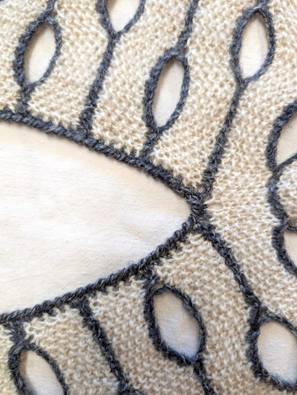 BEVERLY SMART EI tricots The Eyeliner Sweater Pattern