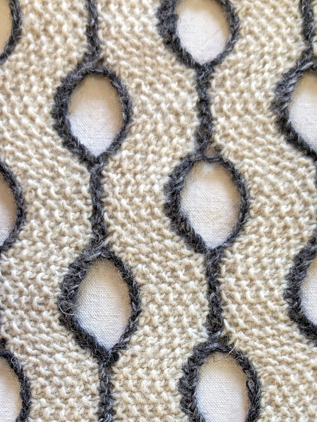 BEVERLY SMART EI tricots The Eyeliner Sweater Pattern