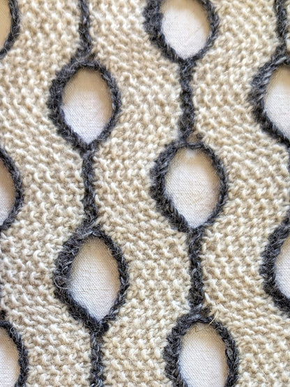 BEVERLY SMART EI tricots The Eyeliner Sweater Pattern