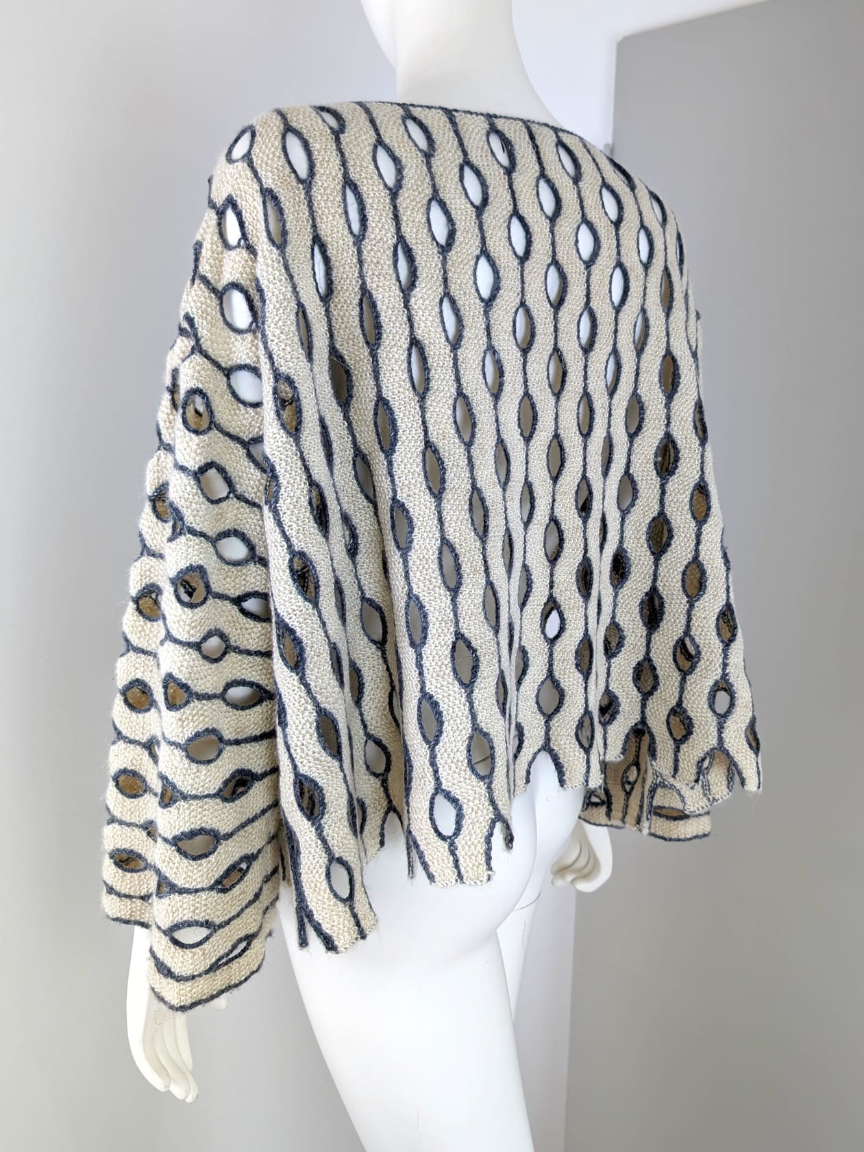 BEVERLY SMART EI tricots The Eyeliner Sweater Pattern