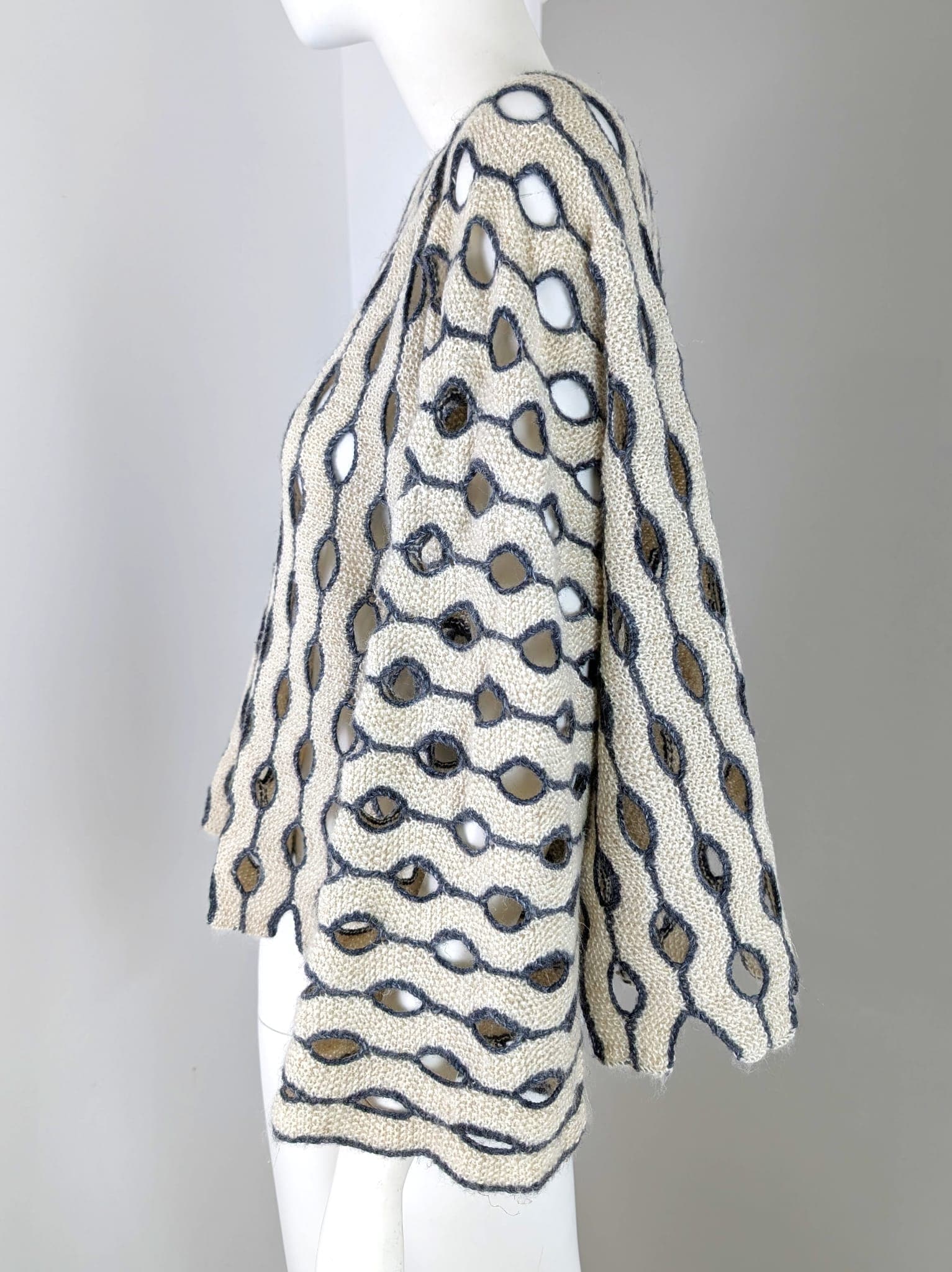 BEVERLY SMART EI tricots The Eyeliner Sweater Pattern