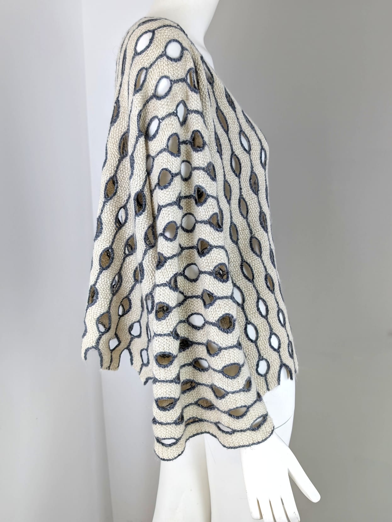 BEVERLY SMART EI tricots The Eyeliner Sweater Pattern