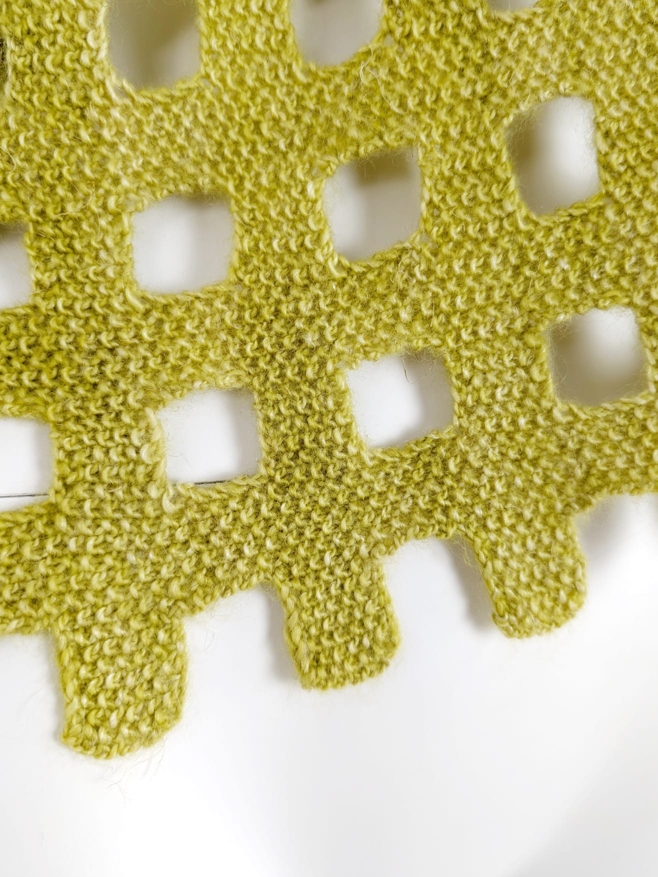 BEVERLY SMART EI tricots The Grid Sweater Pattern