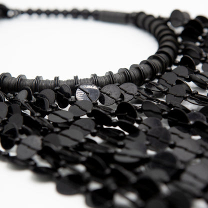 BEVERLY SMART Necklaces Collier plastron en cascade de discs en vinyl recyclé