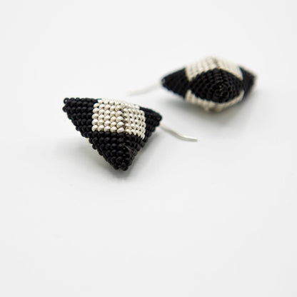 BEVERLY SMART Pendantes Boucles d'oreille "cairns" en perles de rocaille japonaises