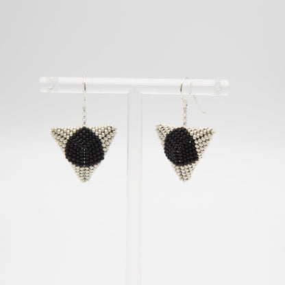 BEVERLY SMART Pendantes Boucles d'oreille "cairns" en perles de rocaille japonaises