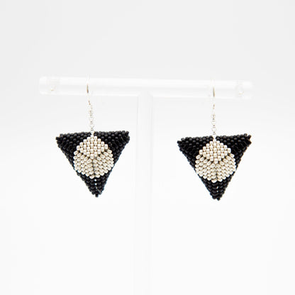 BEVERLY SMART Pendantes Boucles d'oreille "cairns" en perles de rocaille japonaises