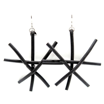 BEVERLY SMART Pendantes Boucles d’Oreilles Étoile en Silicone Noir – Sculpturales, Légères & Fait Main