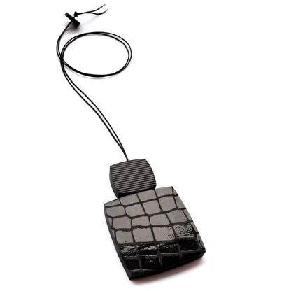 BEVERLY SMART pendentifs Collier BAROK 02 Réversible – Cuir Fait Main, Deux Versions : Or/Noir  & Absolute Black