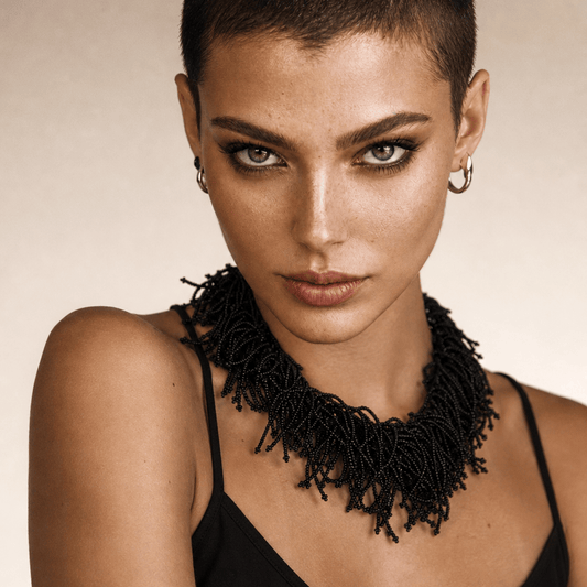 BEVERLY SMART Princesa Princesa / Noir Collier plastron en perles de verre, eclatantes et riches
