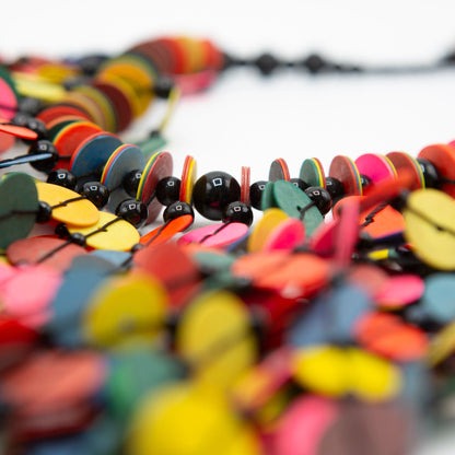 BEVERLY SMART Ras du cou Collier plastron en cascade de discs en vinyl recyclé