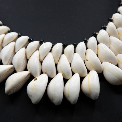 BEVERLY SMART Ras du cou Collier Ras-du-Cou en Coquillages Caouri – Bijou Éthique et Minimaliste Inspiré de l’Afrique