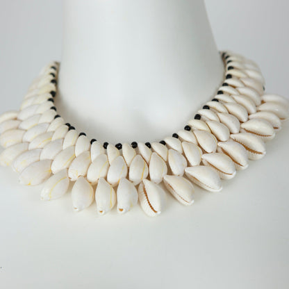 BEVERLY SMART Ras du cou Collier Ras-du-Cou en Coquillages Caouri – Bijou Éthique et Minimaliste Inspiré de l’Afrique