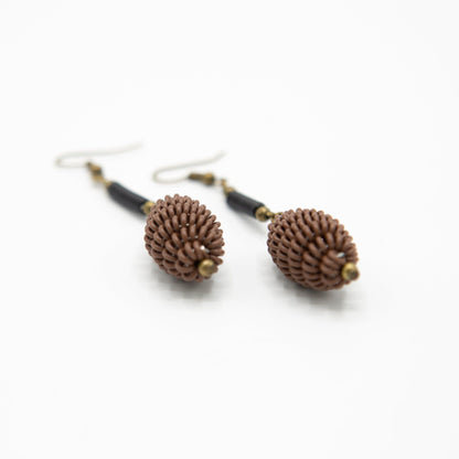 BEVERLY SMART Taupe Boucle d'oreille goutelette en fil de téléphone