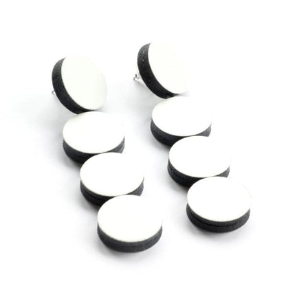 BEVERLY SMART Earrings Boucles d'oreilles contemporaines en rondelles de cuir chez beverly smart