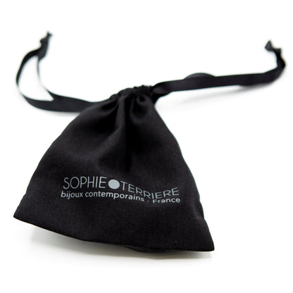 BEVERLY SMART Necklaces Noir mat Collier square en cuir