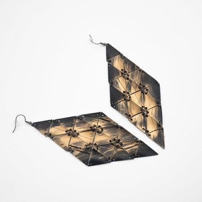 BEVERLY SMART Pendantes Long (15cm) / Dorée patinée Boucles d'oreilles SHARON en caoutchouc recyclé
