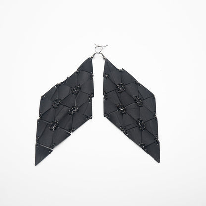 BEVERLY SMART Pendantes Long (15cm) / Noir Boucles d'oreilles SHARON en caoutchouc recyclé