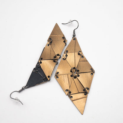 BEVERLY SMART Pendantes moyen (10cm) / Dorée Boucles d'oreilles SHARON en caoutchouc recyclé